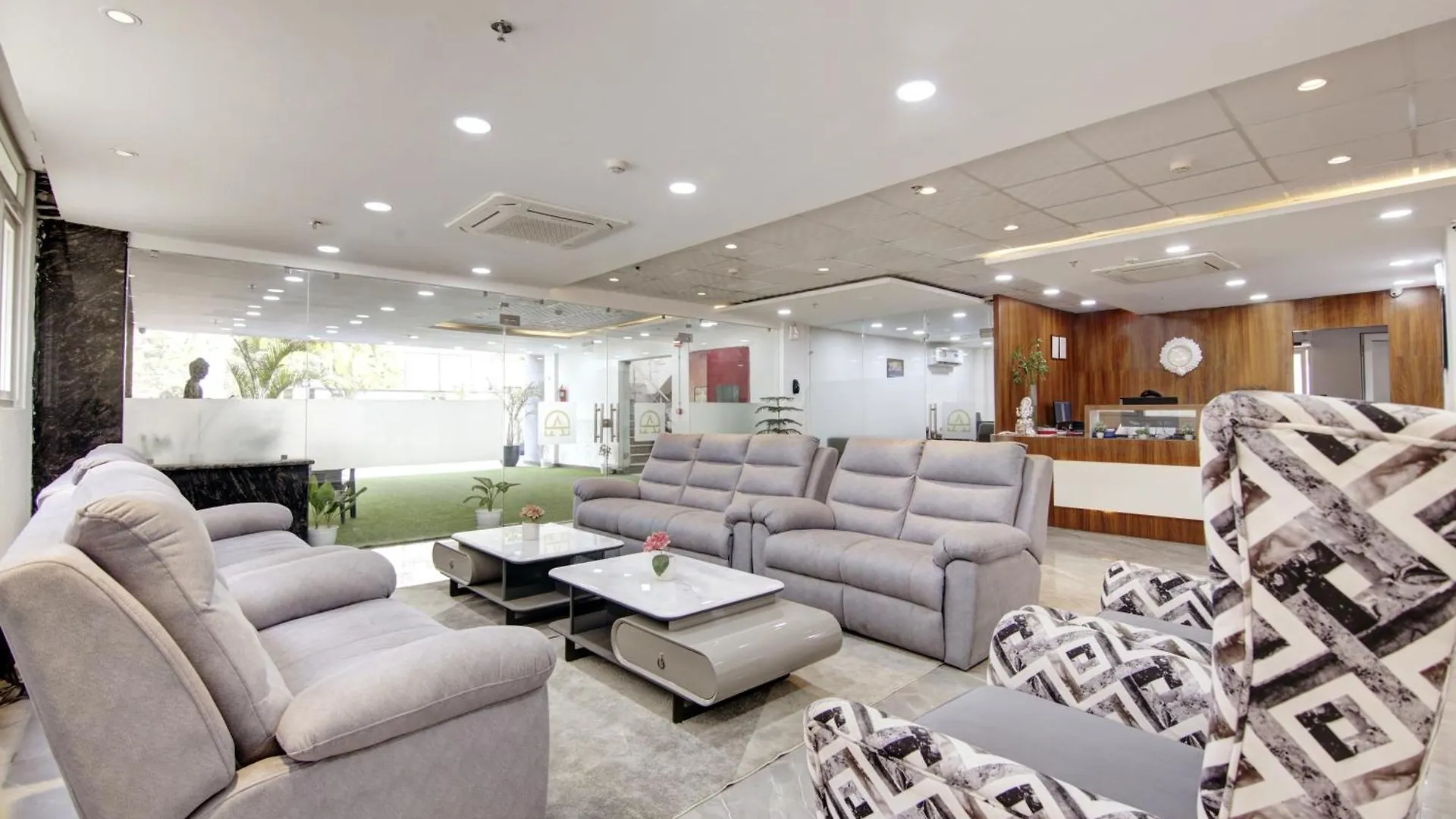 Flxho Cyber One - Hotel And Banquet Cyber City Gurgaon 3*,  India